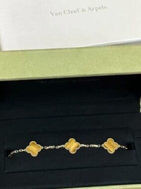 🎊🎇✨Authentic Van Cleef & Arpels 18k Tiger's Eye Bracelet🎊🎇✨